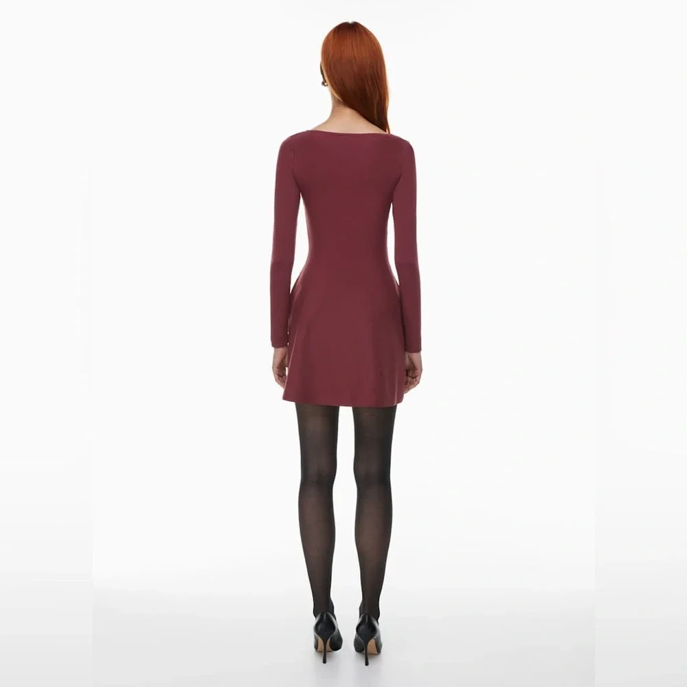 Babaton Dresses - Sculpt Knit Applause burgundy Dress
Longsleeve knit mini dress - Picture 4 of 7